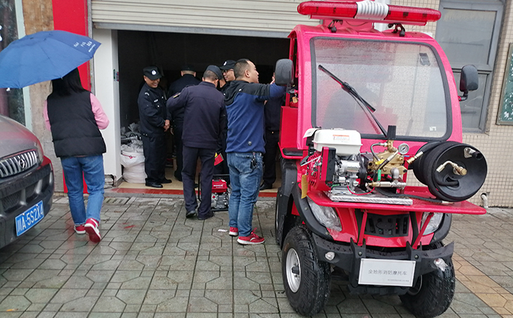 学府社区消防摩托车.jpg 学府社区消防摩托车.jpg