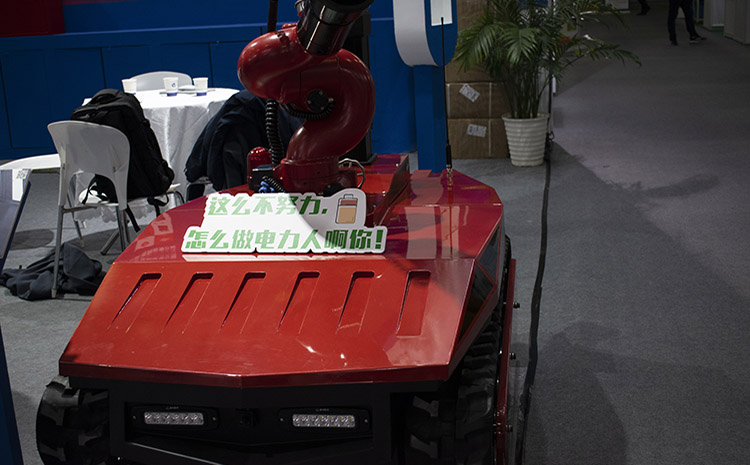 智能消防机器人.jpg 智能消防机器人.jpg