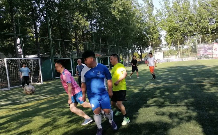 05-在线买世界杯平台团队活动 酣畅淋漓，热血足球.jpg