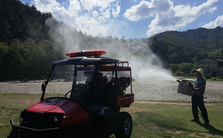 UTV450细水雾消防摩托车.jpg UTV450细水雾消防摩托车.jpg