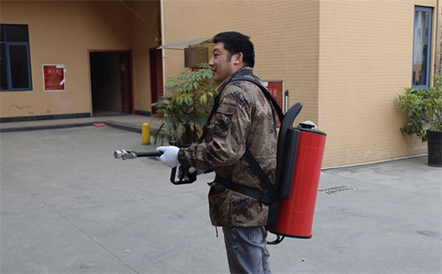 背负式细水雾灭火器使用方法
